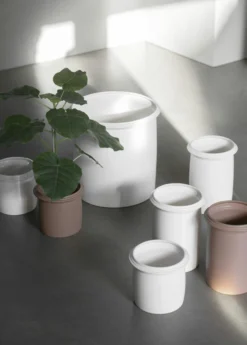 DBKD Kruset Topf Matte White, XL 5 DBKD Kruset Topf Matte White, XL -Brafab Verkaufs-Shop dbkd kruset blumentopf matte white 1 scaled