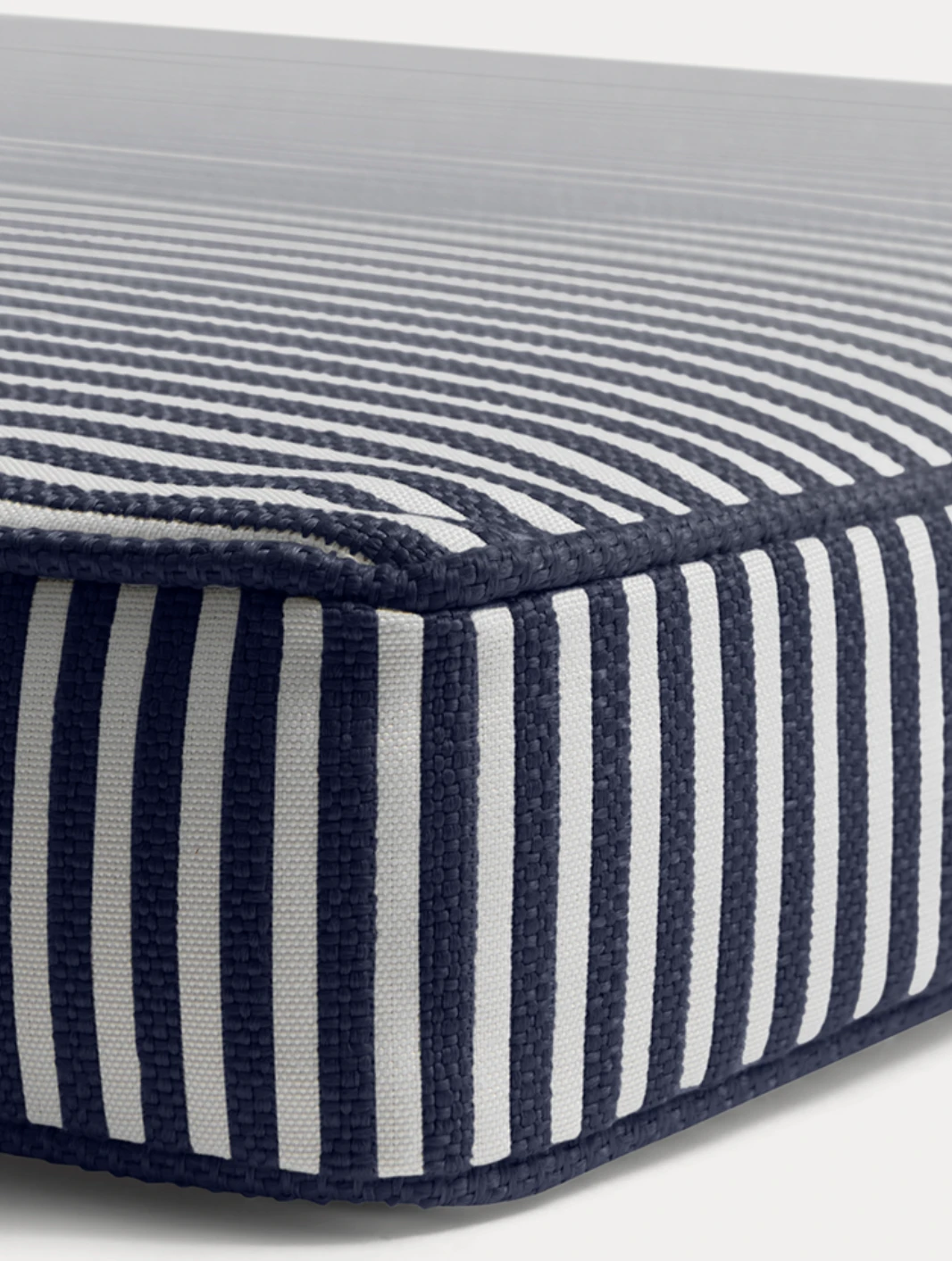 Narrow Stripe Sonnenbankkissen 50x186 Cm, Marineblau 2 Narrow Stripe Sonnenbankkissen 50x186 Cm, Marineblau – Bild 2