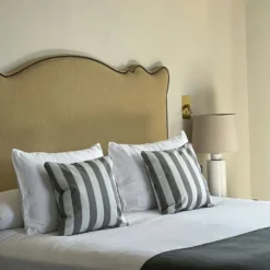 Wide Stripe Kissen 45x45 Cm, Grau 8 Wide Stripe Kissen 45x45 Cm, Grau -Brafab Verkaufs-Shop diyti wide stripe cushion 45x45 cm 2 scaled