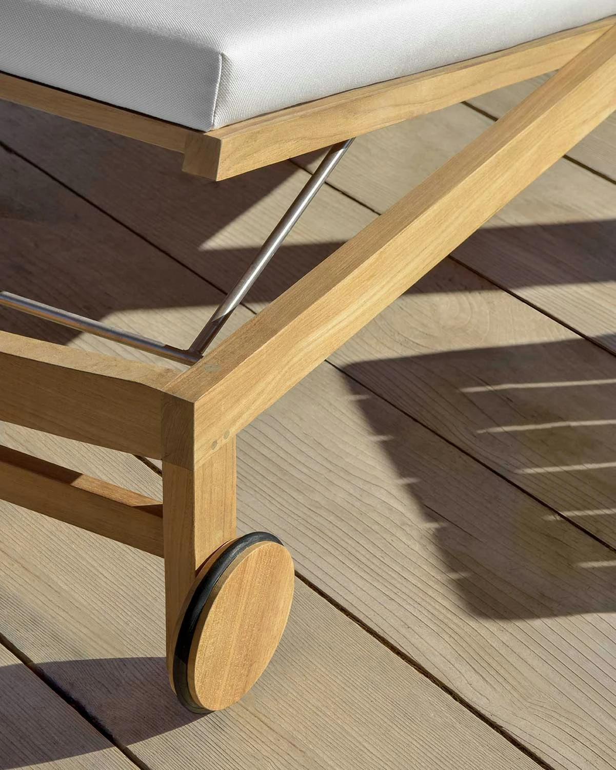 Sand Sonnenliege Mit Kissen, Teakholz / Weiß 3 Sand Sonnenliege Mit Kissen, Teakholz / Weiß – Bild 3