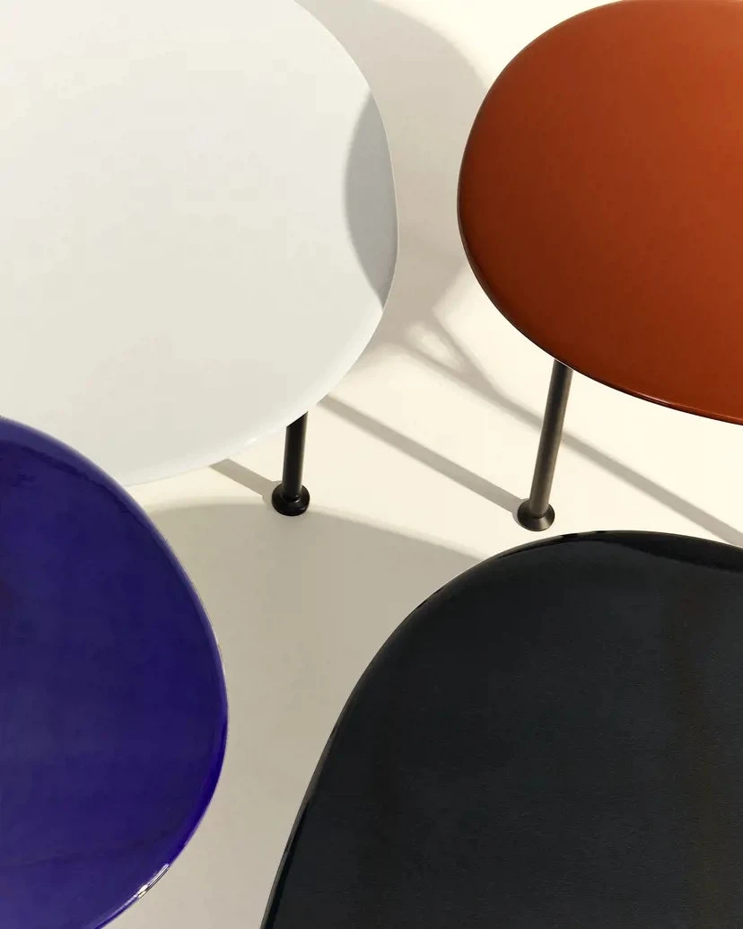 Gubi Carmel Kaffeetisch 60x60 Cm, Rock Red 2 Gubi Carmel Kaffeetisch 60x60 Cm, Rock Red – Bild 2