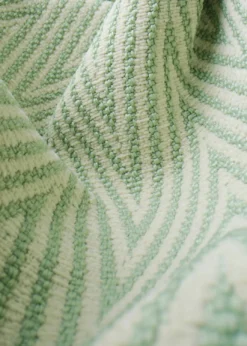 Gubi Pacha Outdoor Loungesessel, Dedar Chevron Outdoor Fr 008, Moosgrüner Fuß -Brafab Verkaufs-Shop gubi pacha outdoor lounge chair swivel dedar chevron008 11