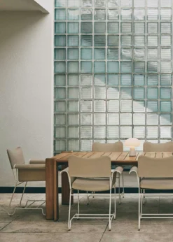 Gubi Tropique Esszimmerstuhl, Classic White Semi Matt / Udine 12 -Brafab Verkaufs-Shop gubi tropique dining chair black limonta udine 06 11