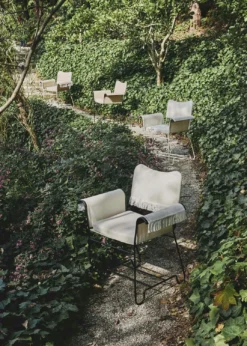 Gubi Tropique Esszimmerstuhl Mit Fransen, Classic Black / Udine 06 7 Gubi Tropique Esszimmerstuhl Mit Fransen, Classic Black / Udine 06 -Brafab Verkaufs-Shop gubi tropique dining chair fringe black limonta udine06 3