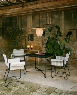 Gubi Tropique Esszimmerstuhl Mit Fransen, Classic Black / Leslie Stripe 20 -Brafab Verkaufs-Shop gubi tropique esszimmerstuhl mit fransen 13