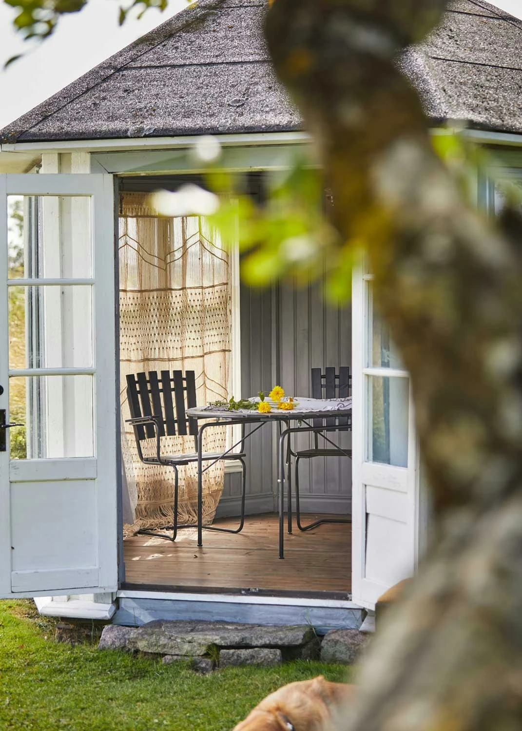 Sandhamn Tisch Ø100 Cm, Schwarz/Orkangrau 4 Sandhamn Tisch Ø100 Cm, Schwarz/Orkangrau – Bild 4