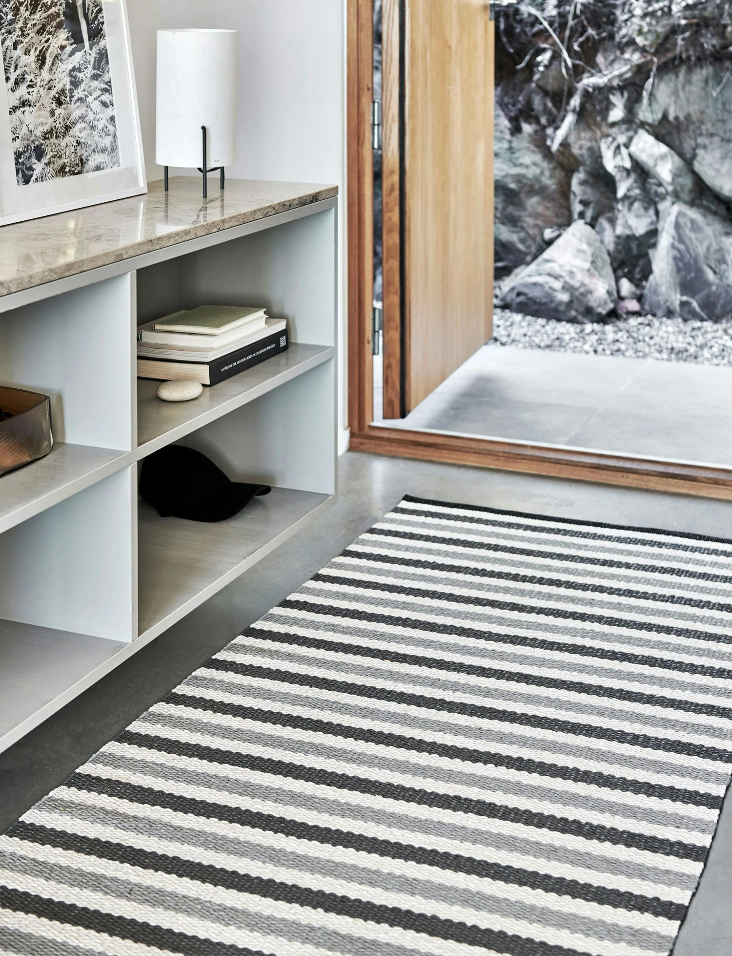 Teo Teppich Warmes Grau / Charcoal / Vanilla, 70x300 Cm 2 Teo Teppich Warmes Grau / Charcoal / Vanilla, 70x300 Cm – Bild 2