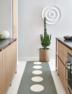 Vera Teppich Army/ Vanilla, 70x150 Cm -Brafab Verkaufs-Shop pappelina vera teppich army vanilla 1